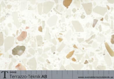 Vit terrazzo med benvit ballast samt inslag av gult och rosa